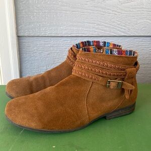 Minnetonka booties with zipper Women’s 10